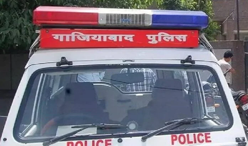 Ghaziabad: कौशांबी थाना क्षेत्र में शेयर ट्रेडिंग के नाम पर ठगी, पुलिस ने अवैध कॉल सेंटर का किया भंडाफोड़