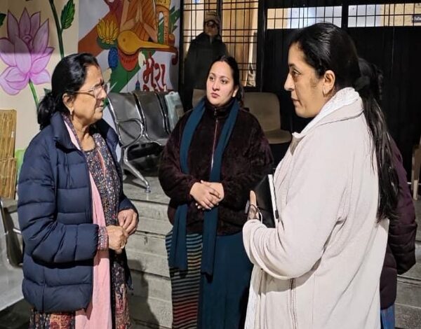 नारी निकेतन में महिला आयोग का औचक निरीक्षण, शीतकालीन सुविधाओं का लिया जायज़ा, संवासिनियों को ना हो किसी भी प्रकार की असुविधा:- कुसुम कण्डवाल*
