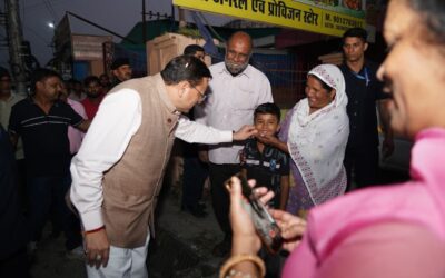 जल सृष्टि पार्क के लोकार्पण से लौटते समय सीएम धामी ने अचानक रुकवाया काफिला, बच्चों और आमजन के साथ खिंचवाईं सेल्फी