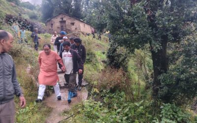 कार्यक्रम स्थगित कर आपदा प्रभावितों के बीच पहुंचे डॉ. धन सिंह रावत