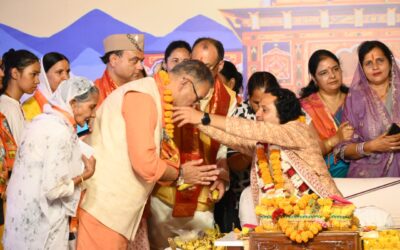 शहीद सैनिकों की पुण्य आत्माओं की शांति के लिए आयोजित श्रीमद्भागवत कथा के समापन कार्यक्रम में प्रतिभाग करते सैनिक कल्याण मंत्री गणेश जोशी