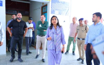 जिलाधिकारी ने विकास भवन के विभिन्न कार्यालयों का किया विस्तृत निरीक्षण
