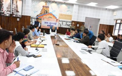 33 समस्याओं में 13 का मौके पर निस्तारण, सीएम हेल्पलाइन के लंबित मामलों की भी समीक्षा