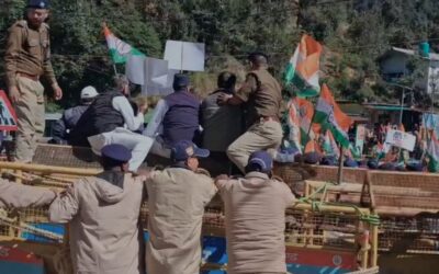 भराड़ीसैंण में विधानसभा सत्र के पहले दिन हंगामा, कांग्रेस-उक्रांद का प्रदर्शन, पुलिस से भिड़े कार्यकर्ता